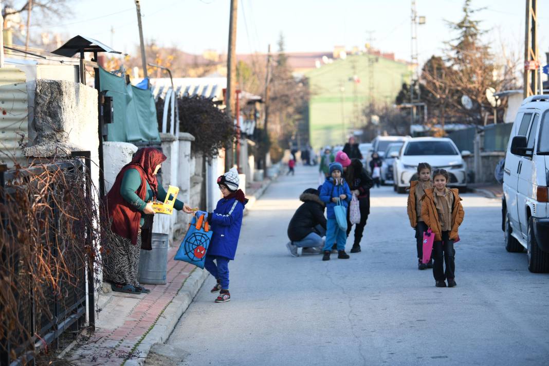 Konya'nın minikleri şivlilik coşkusuyla sokakları şenlendirdi 34